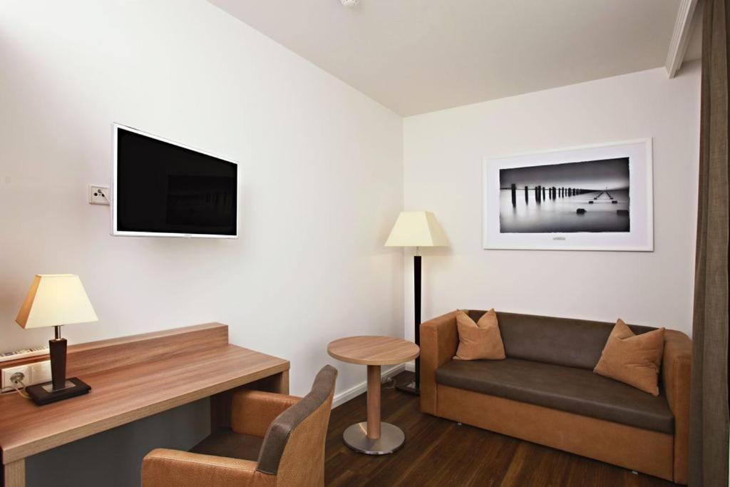 Hotel Warnow Росток Экстерьер фото